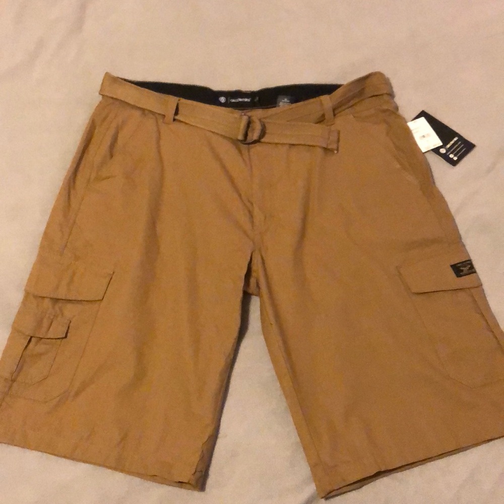 Men’s akademiks cargo shorts NWT